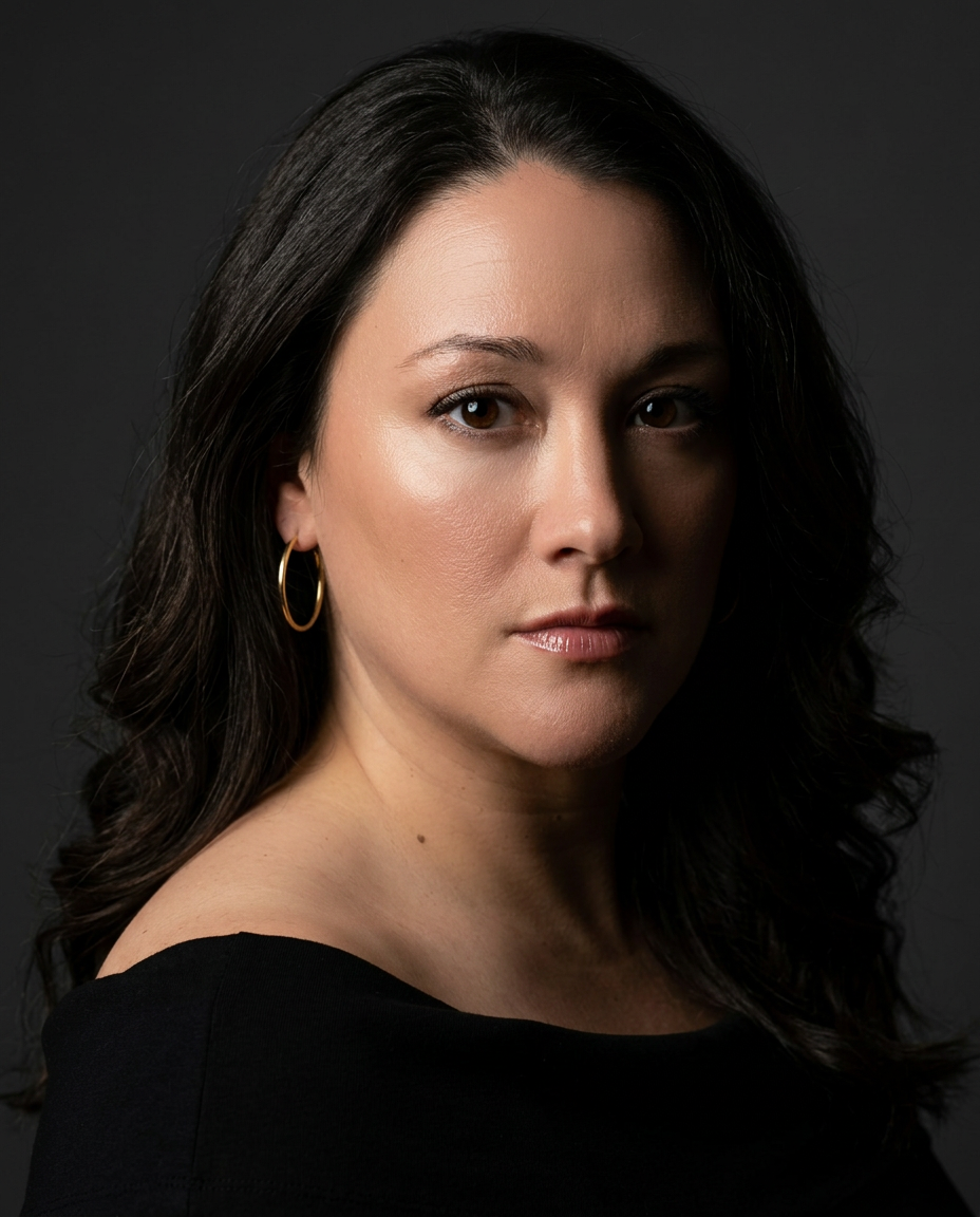 Chiaroscuro headshot of dramatic coloratura soprano Marlena Brinkley